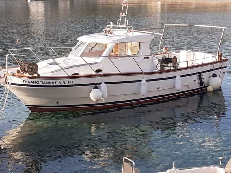 Naxos : Excursion privée en bateau de pêche avec repas frais à bord
