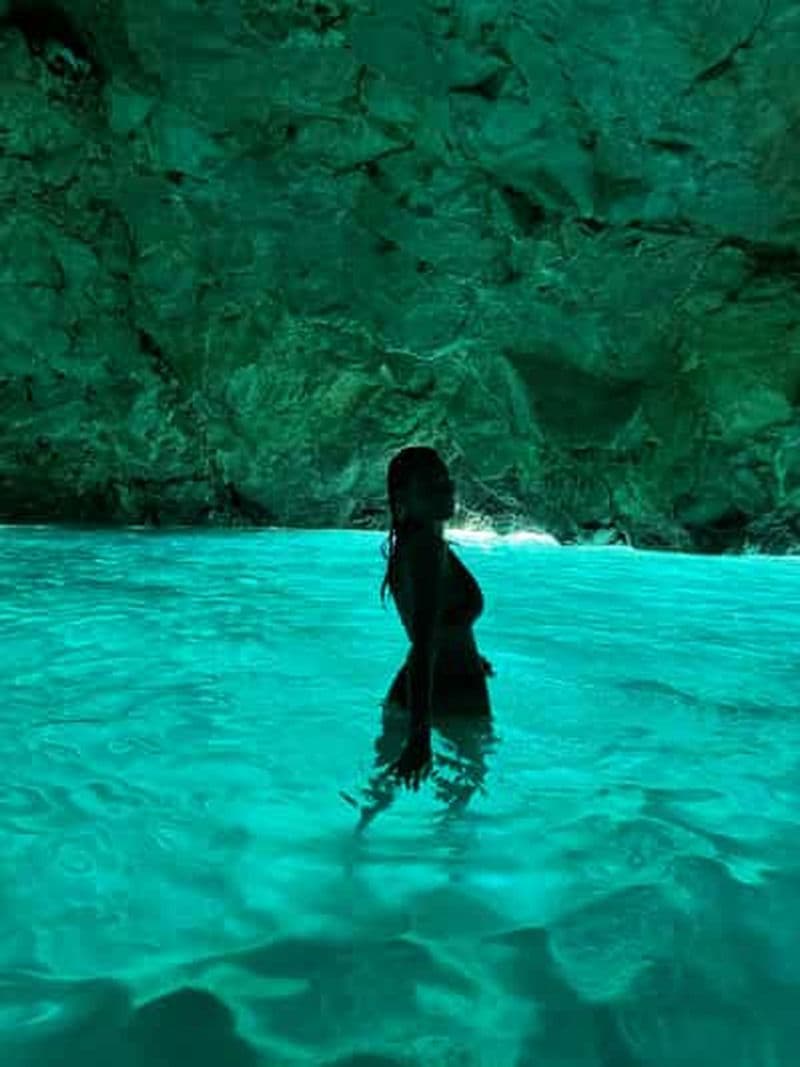 Billet Vlora : baie de Grama et grottes de Karaburun, excursion de 8 heures en hors-bord