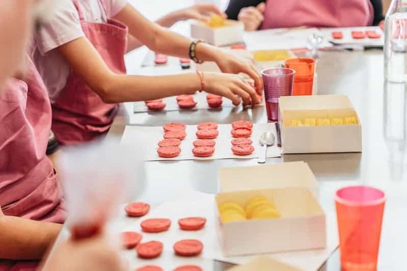 Paris : Cours de cuisine sur les macarons avec la chef de pâtisserie Noémie