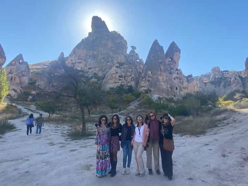 Billet Visite d'une jounée de la Cappadoce rouge avec le musée en plein air de Zelve