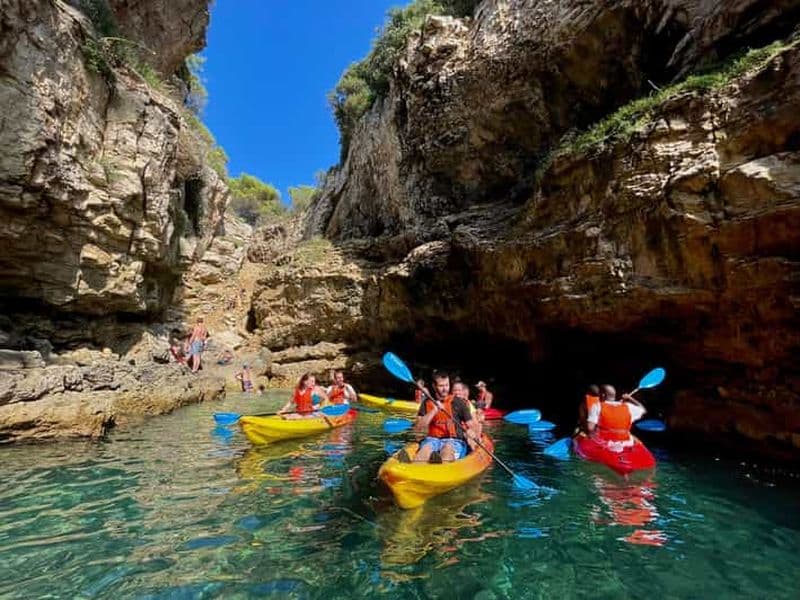 Billet Pula : excursion en kayak dans les grottes, les canyons et les îles, plongée avec tuba et exploration