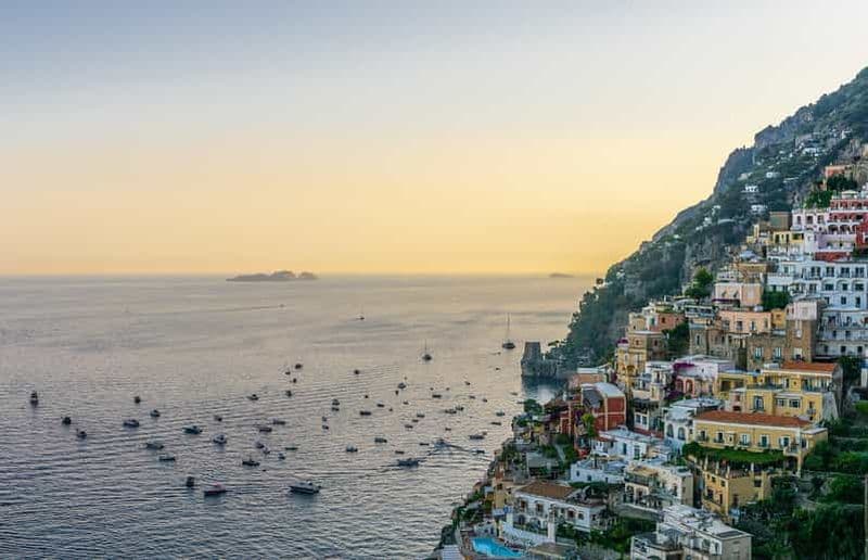 Au départ d'Amalfi : Croisière privée au coucher du soleil le long de la côte amalfitaine