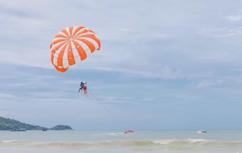 Patong Phuket : expérience de parachutisme extrêmement stimulante.