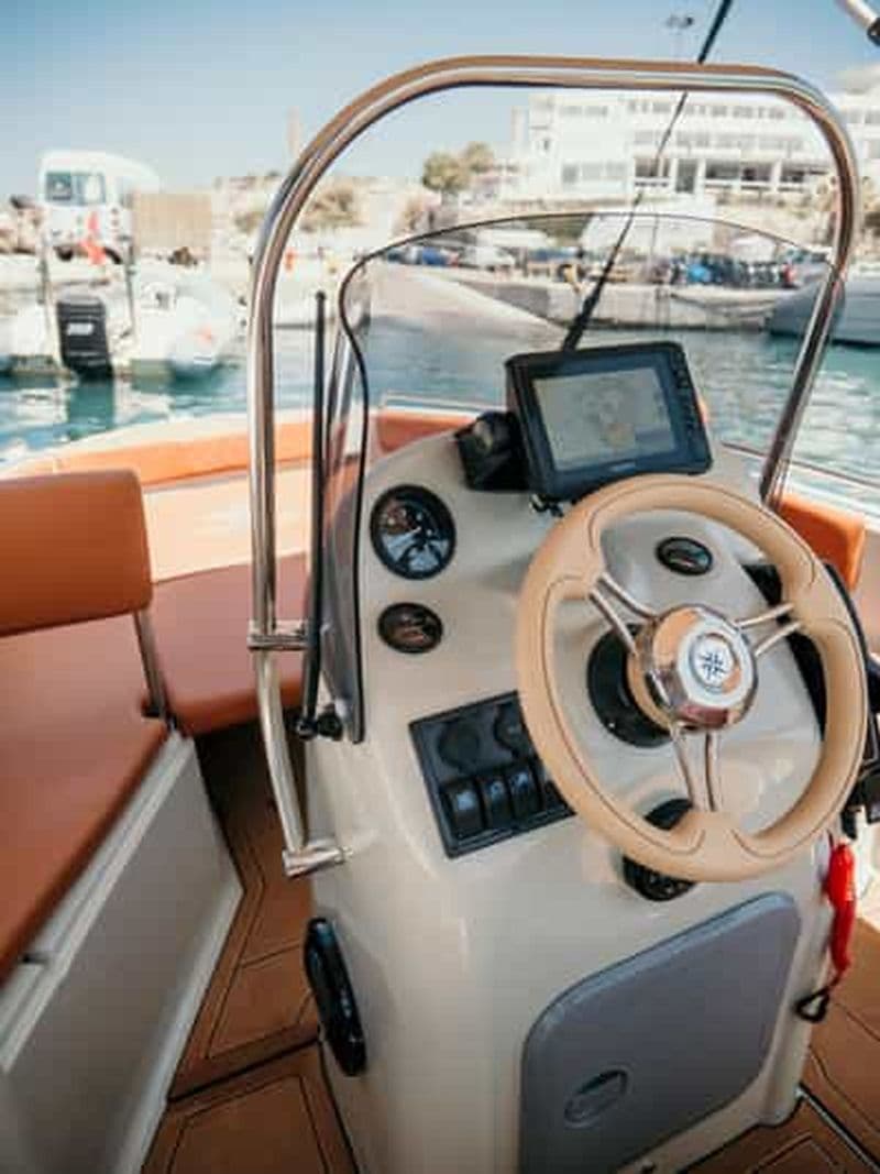 Billet Santorin : location de bateau de luxe sans permis