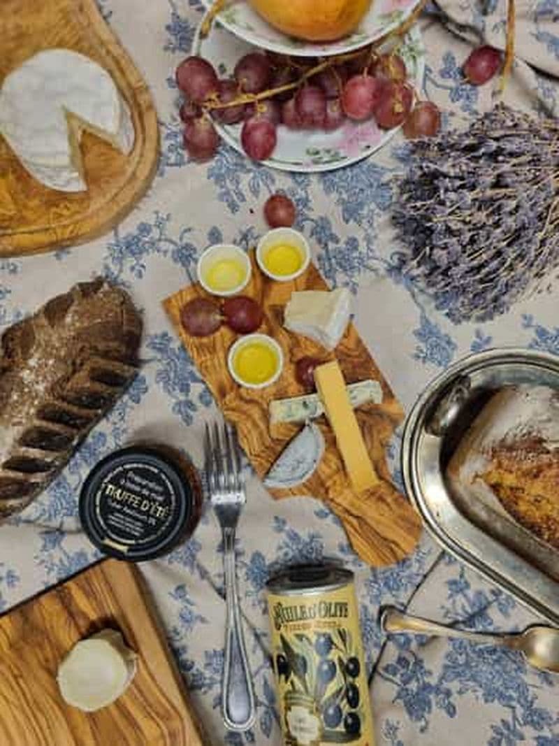 Vieux-Nice : Dégustation d'huiles d'olive, fromages et pains artisanaux