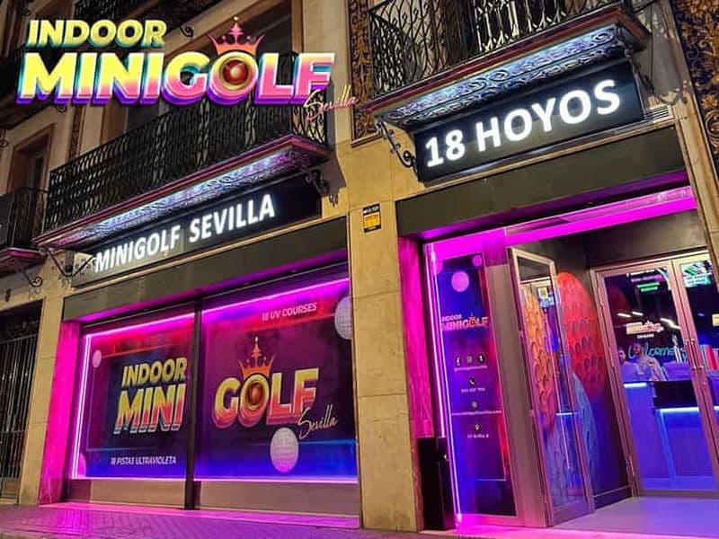 Séville : expérience de minigolf UV indoor 18 trous