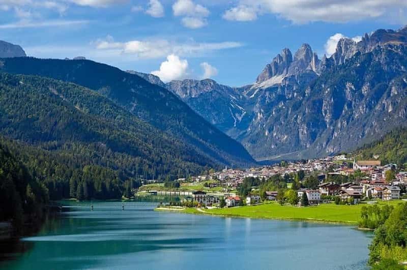 Billet Au départ de Venise : circuit des lacs des Dolomites avec vidéo par drone
