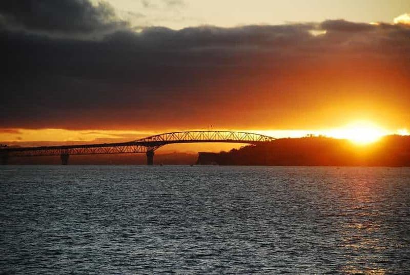 Billet Croisière au coucher du soleil dans le port d'Auckland