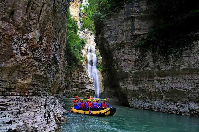 Billet Au départ de Golem ou Durrës : aventure de rafting dans les canyons d'Osumi