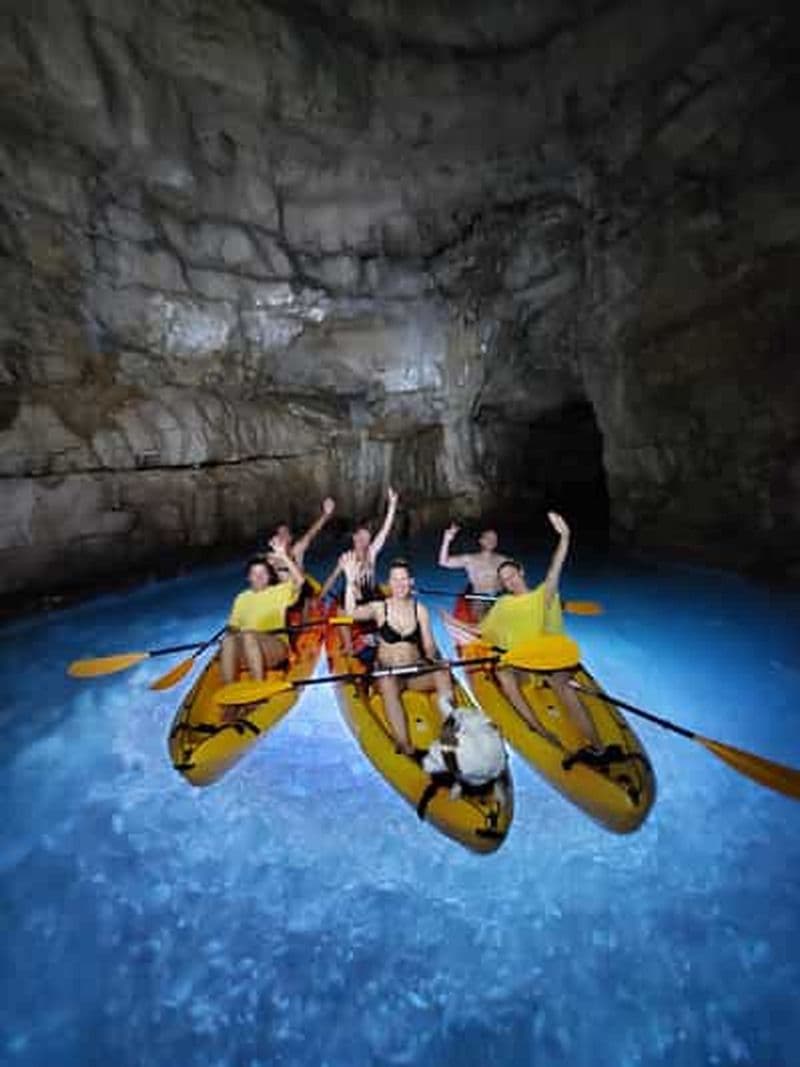 Billet Pula : Visite nocturne en kayak luminescent, visite de la grotte bleue et du monde marin