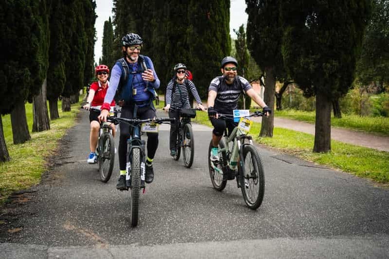 Billet Rome : Visite guidée de la Voie Appienne en E-Bike avec apéritif italien