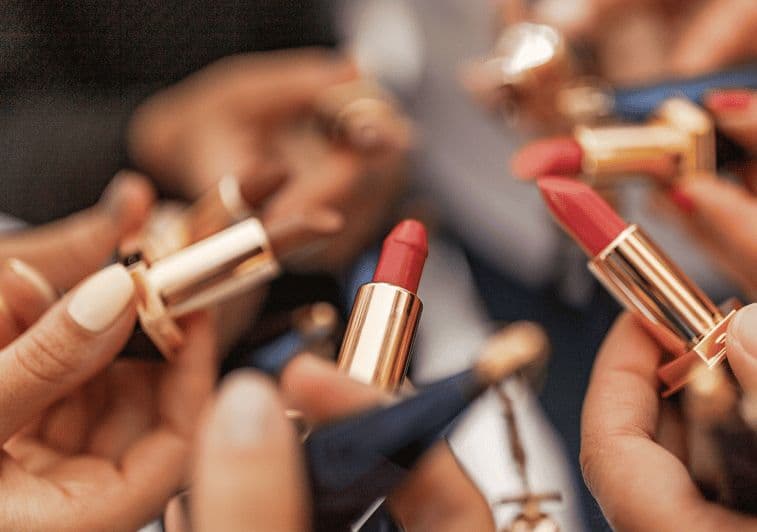 Masterclass de rouge à lèvres et vin à Riga