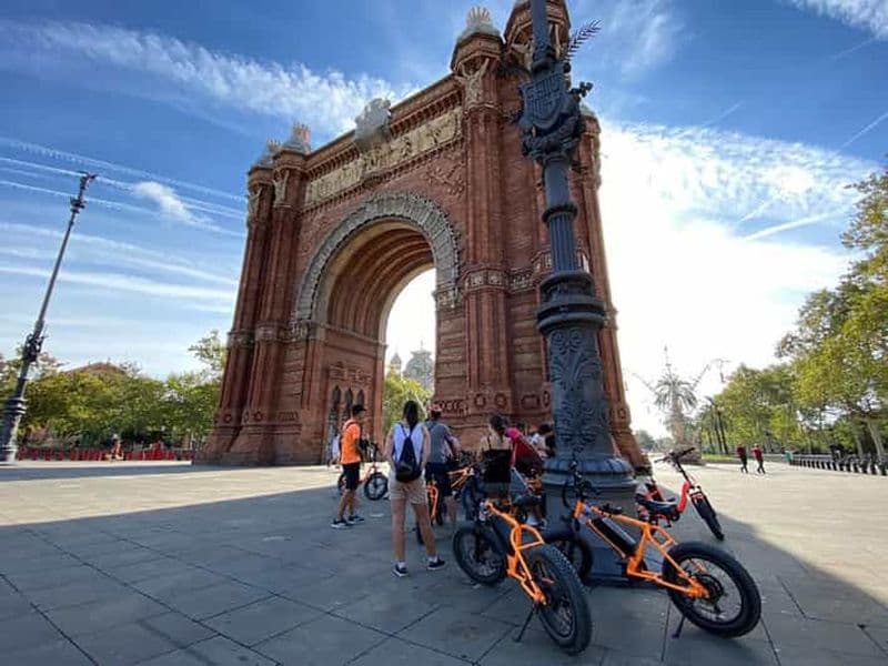 Billet Barcelone : Top-20 des curiosités de la ville Visite guidée privée à vélo/eBike