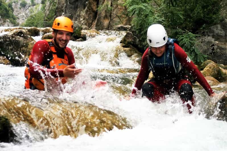 Depuis Omiš : Canyoning sur la rivière Cetina avec un moniteur agréé