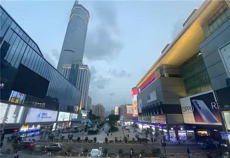 Billet Visite privée : l'histoire méconnue de Shenzhen, ses marchés et ses magasins d'électronique