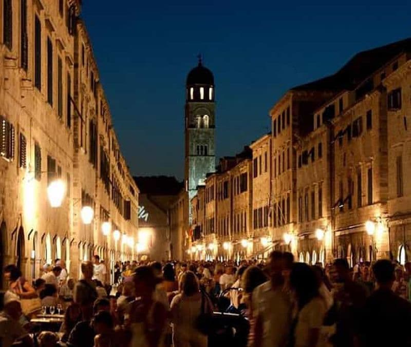 Billet Vieille ville de Dubrovnik : visite nocturne avec histoire, vin et bouchées