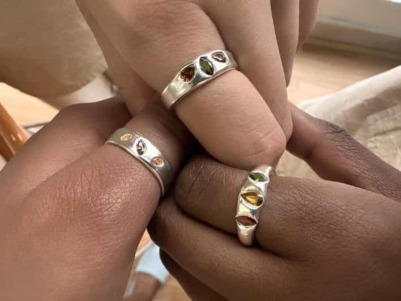 Billet Hanoï : Atelier de fabrication de bagues en argile et argent avec pierres précieuses au Vietnam