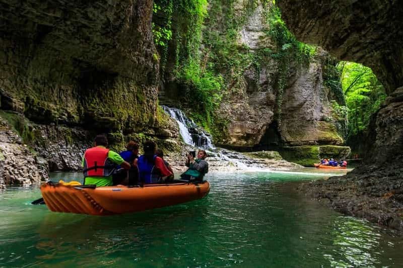 Kutaisi : Visite de Martvili, du canyon d'Okatse et de la grotte de Prométhée