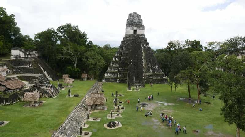 Billet Au départ de Flores : visite guidée des ruines de Tikal
