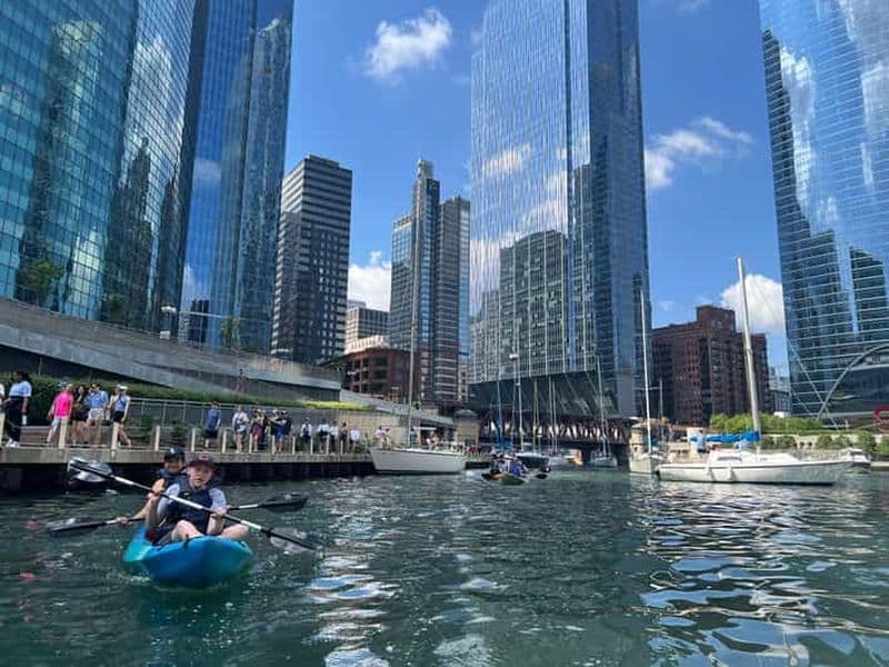 Chicago : personnages et contradictions - Visite guidée en kayak