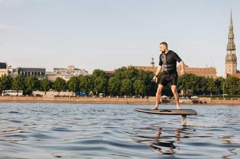 Riga : expérience Efoil électrique avec instructeur