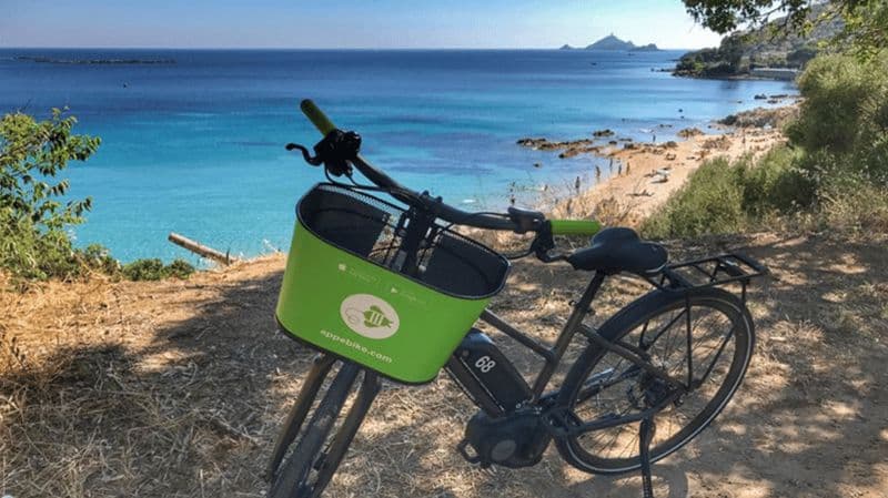 Billet Visite autonome en E-Bike Boucle d'Ajaccio le long des eaux turquoises