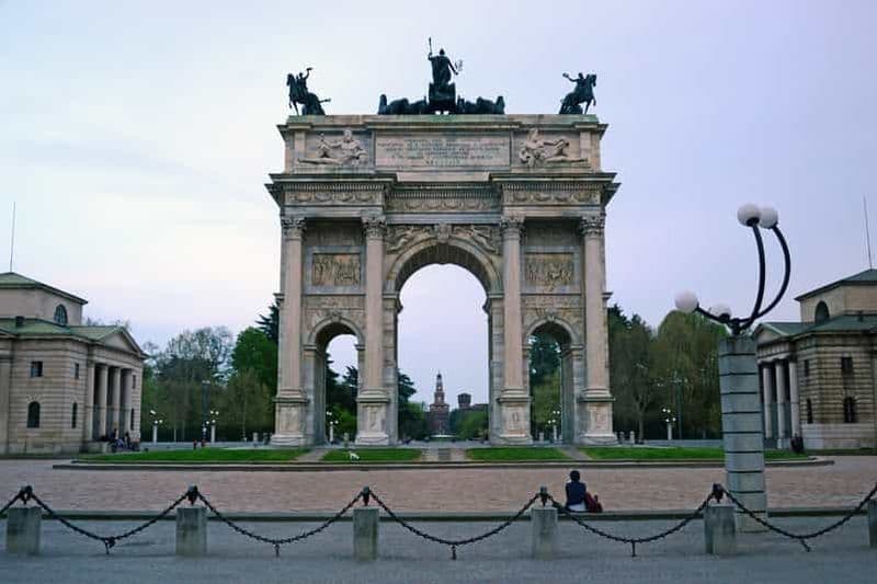 Milan avec style : visite en voiturette de golf