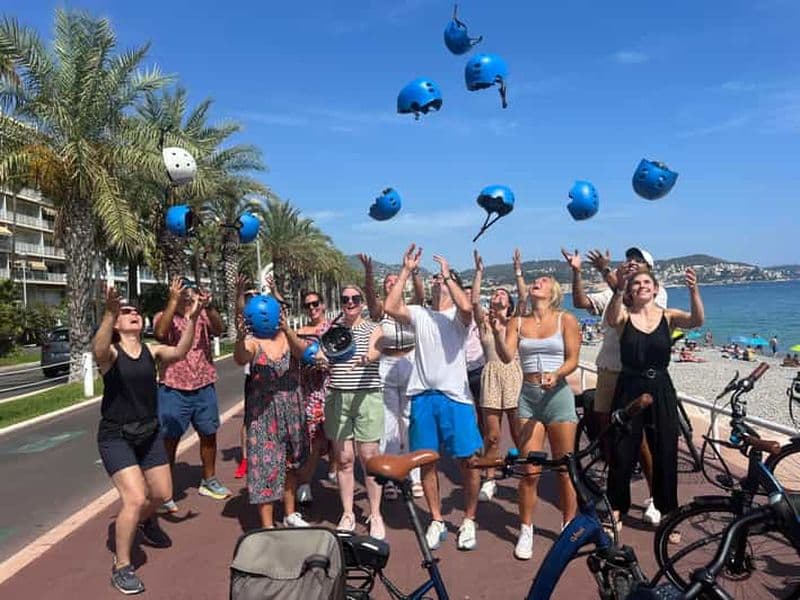 Billet Visite en petit groupe guidée en E-Bike dans le vignoble bio de Nice