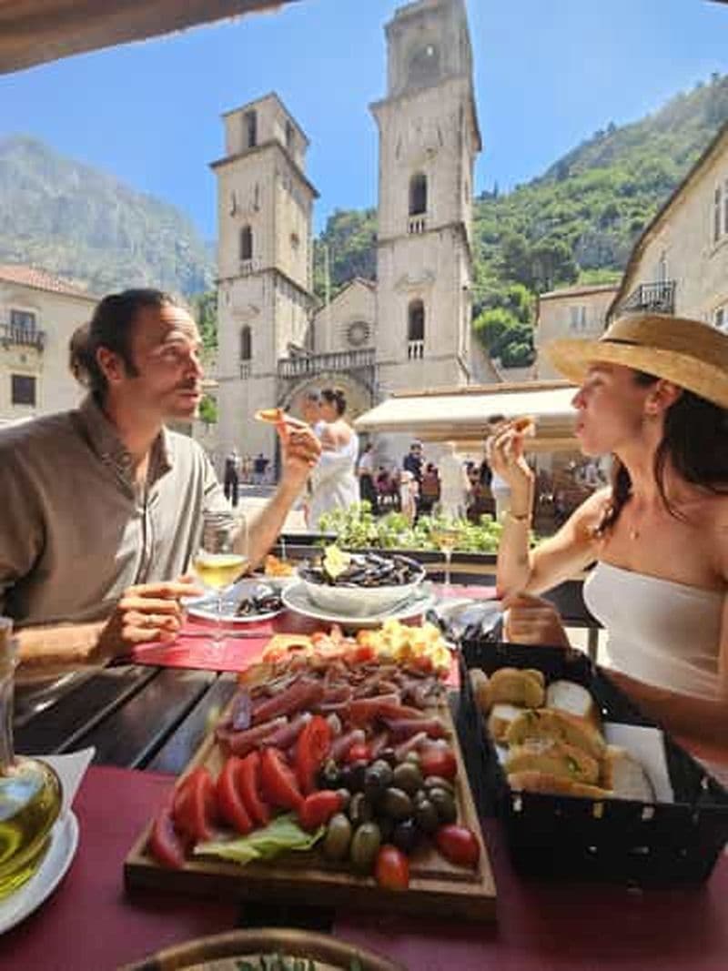 Kotor : Visite privée à pied avec dégustation de vins et de mets