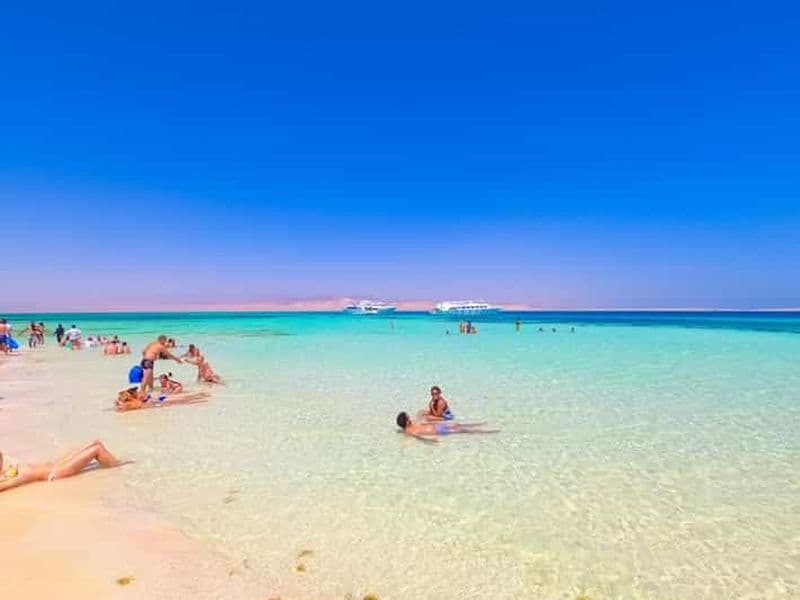 Billet Depuis Charm : Ras Mohamed, snorkeling et plongée à White Island avec déjeuner