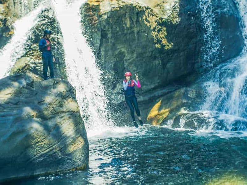 Kitulgala : Aventure canyoning avec cascades et toboggans