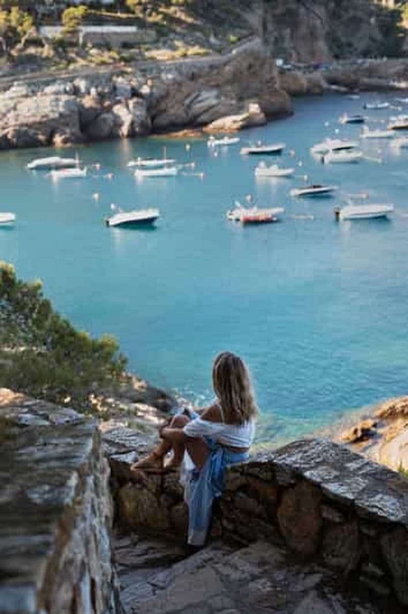 Depuis Barcelone : Visite guidée PRIVÉE de Cadaqués et dégustation de vins.