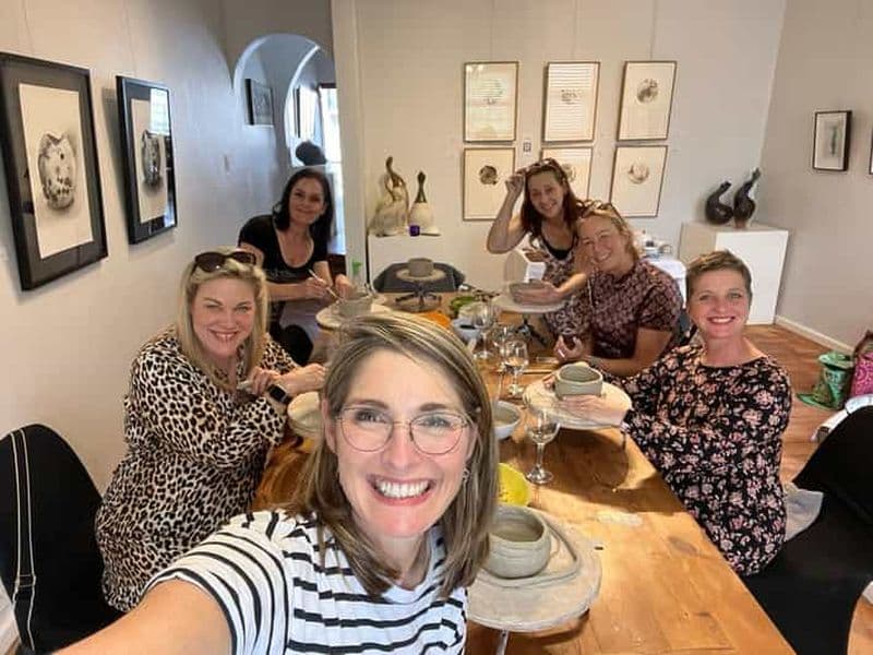 Cours de poterie, jouez avec l'argile dans une galerie d'art du Cap