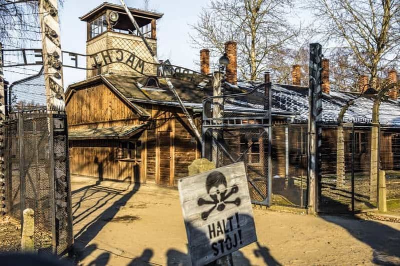 Auschwitz-Birkenau : Billet d'entrée en file d'attente et visite guidée