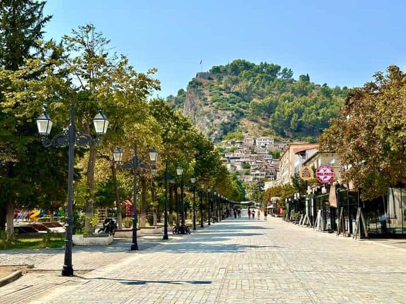 Billet Tirana : visite de la vieille ville de Berat, classée au patrimoine mondial de l'Unesco, et entrée au musée Onufri