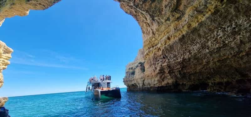 Albufeira : visite du littoral et des grottes de Benagil en catamaran