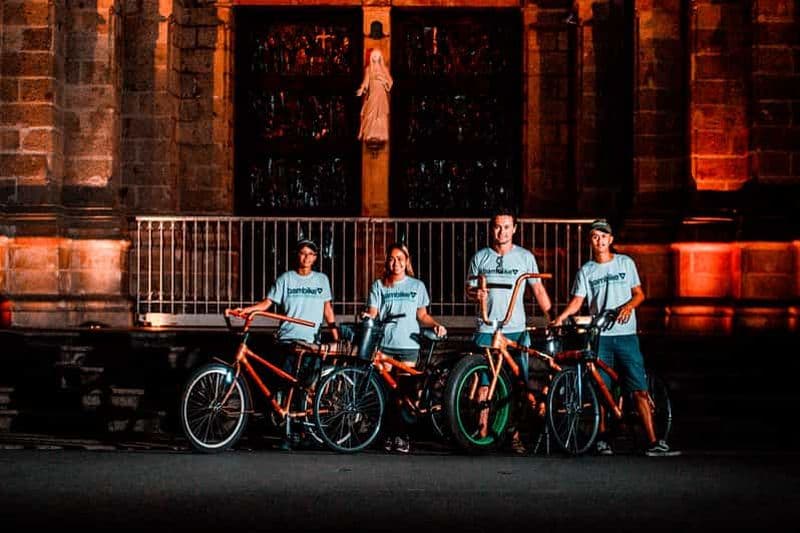 Manille : visite nocturne à vélo en bambou à Intramuros
