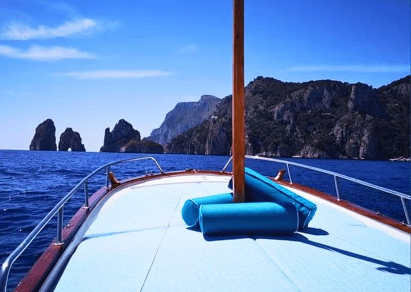 Billet Capri : Tour en bateau de l'île privée avec plongée en apnée et baignade