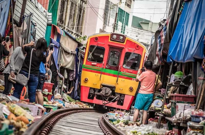 Billet Bangkok : Excursion d'une journée à Damnoen Saduak, au marché des trains et à Mahanakhon