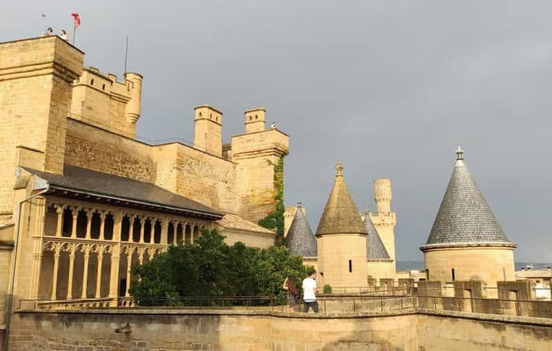 Billet Route médiévale en Navarre : Olite, Ujué, château de Javier et monastère de Leire