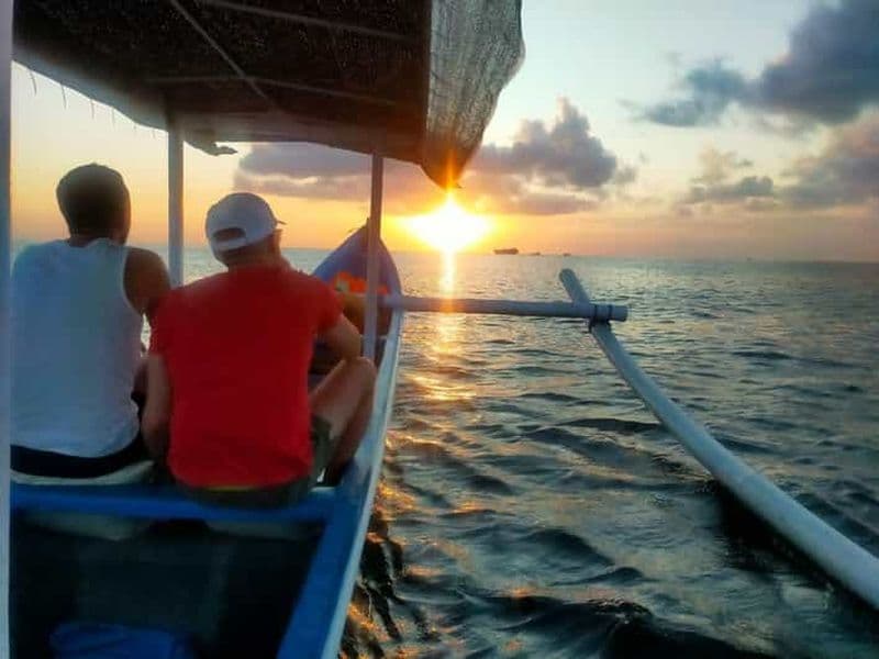 Bali : Expérience de pêche traditionnelle au coucher du soleil à Uluwatu.