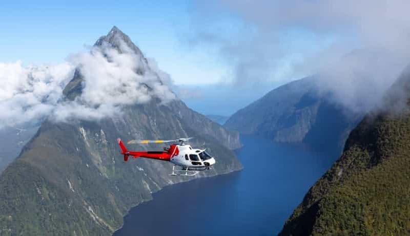 Queenstown : Croisière commentée dans le Milford Sound et tour des Alpes en hélicoptère