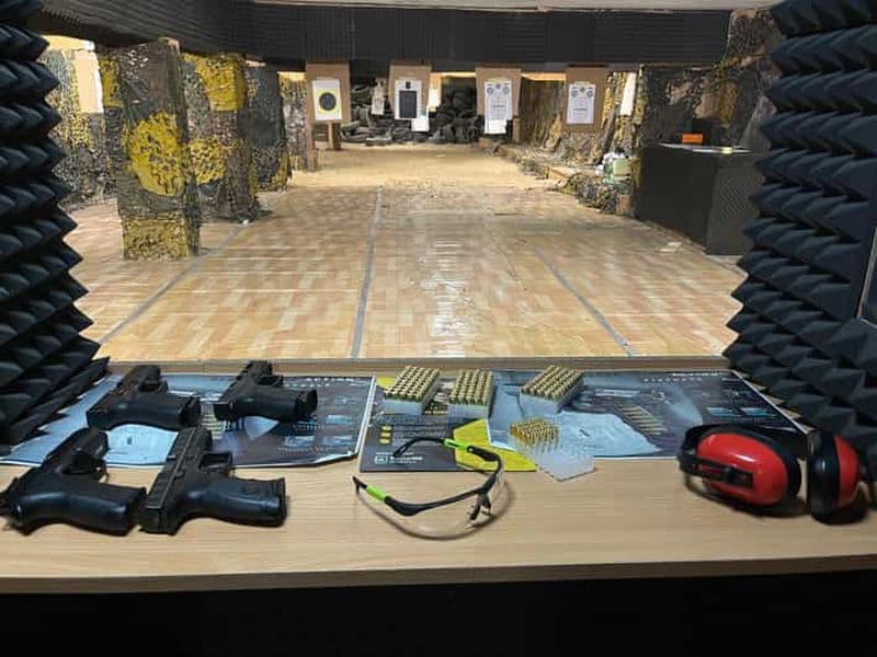 Bucarest : Expérience de tir avec 3 armes à feu