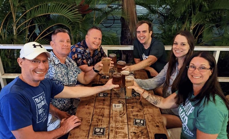 Oahu : Sips & Secrets of Hawaii Pub Crawl (en anglais)