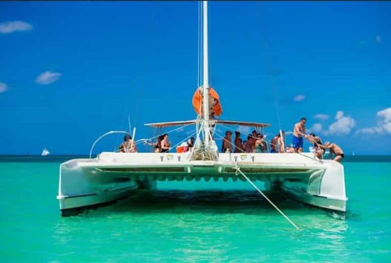 Excursion privée en catamaran à l'île de Saona avec déjeuner