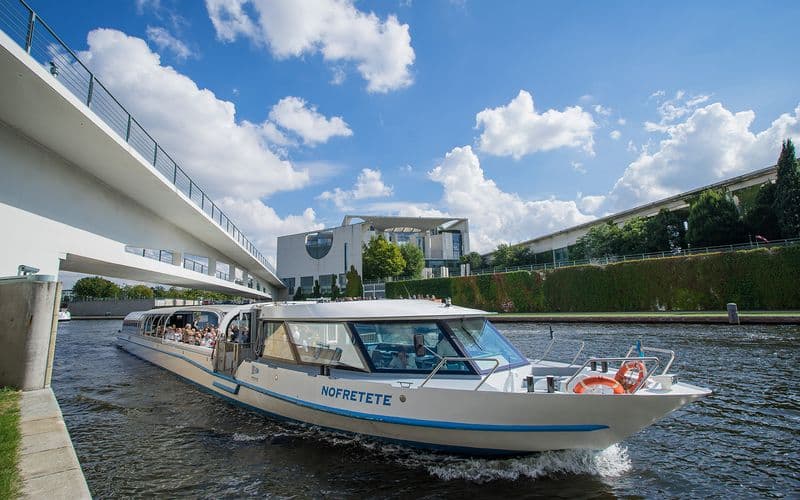 Billet Tour en bateau de la ville en 2 h 30 par le centre de Berlin jusqu'au port Ouest