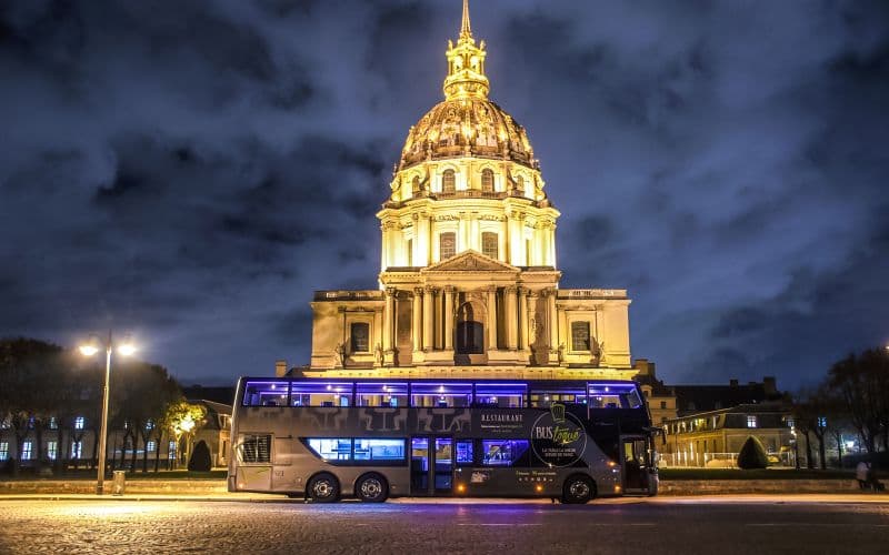 Billet Depuis l'Arc de Triomphe : Dîner signature en bus Toqué avec vue sur Paris