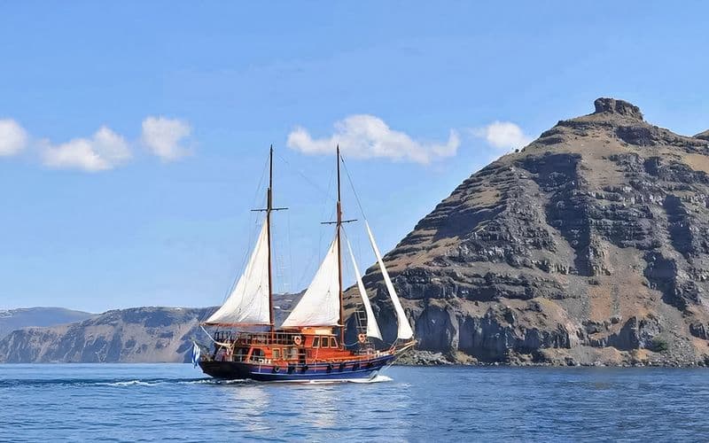 Billet Croisière sur les îles volcaniques de Santorin avec visite des sources d'eau chaude, randonnée sur le volcan, Thirassia et Oia