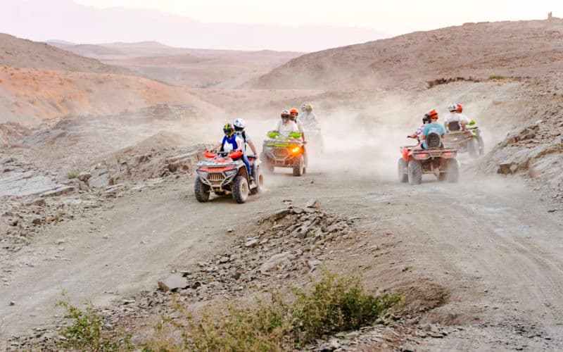 Billet Au départ de Marrakech : Safari dans le désert au coucher du soleil avec quad, balade à dos de chameau, dîner spectacle et transferts.
