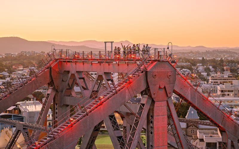 L'ascension du pont de l'histoire